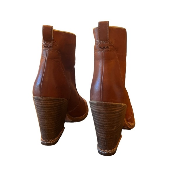 Size 7 women’s Timberland Marge pull on leather heel booties great condition - Picture 5 of 7